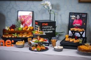 Makanan di atau berdekatan hotel