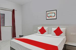 Een bed of bedden in een kamer bij OYO Flagship 81316 Hotel Unique