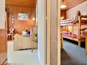 a room with two bunk beds and a couch at Agréable 2 pièces 32m² sur les pistes de Tignes - FR-1-411-885 in Tignes