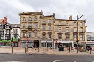 a building on the corner of a street at Apartment - City Centre WV1 in Wolverhampton