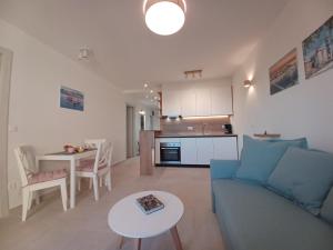 Posedenie v ubytovaní Apartment Mare - lovely flat few steps away from the main bus station and Zadar old town