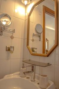 Kupatilo u objektu Hotel Manoir Atkinson