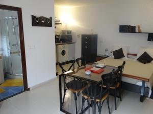 a kitchen and a dining room with a table and chairs at STUDIO AU COEUR de CARTHAGE HANNIBAL in Carthage