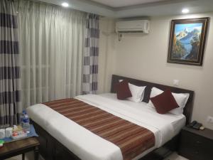Rúm í herbergi á Hotel Pipal Tree