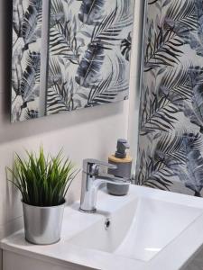 a bathroom sink with a faucet and a mirror at Piso de diseño Elche in Elche +44 photos