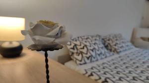 Postel nebo postele na pokoji v ubytování Rosi Room