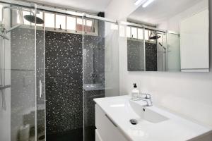 Ένα μπάνιο στο Casa Médano 5 By Médano Rentals +20 φωτογραφίες