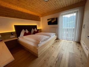 Ένα ή περισσότερα κρεβάτια σε δωμάτιο στο Stroblhof