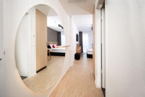 Postel nebo postele na pokoji v ubytování Tailormade Hotel BAB Bachenbülach
