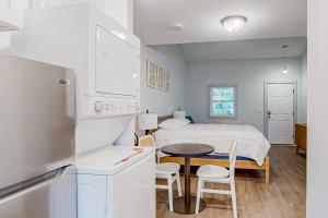 a room with a bed and a table and chairs at Town of Rehoboth Beach - 99 Sussex St Unit #4 in Rehoboth Beach