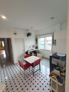 a kitchen with a table and chairs in a room at Merit courtyard Suvarnaphumi HOUSE in Lat Krabang