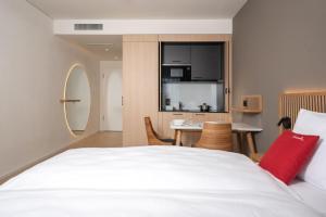 Postel nebo postele na pokoji v ubytování Tailormade Hotel BAB Bachenbülach