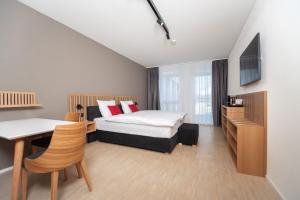 Postel nebo postele na pokoji v ubytování Tailormade Hotel BAB Bachenbülach