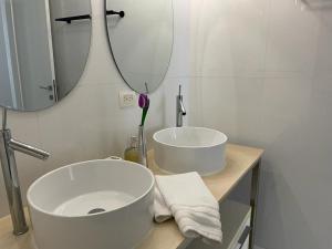 A bathroom at Hospédate y obtén una experiencia de lujo en el Yoo tower