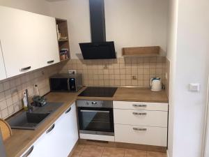 Majoituspaikan Apartmán Neva Gbely keittiö tai keittotila