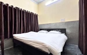 Kama o mga kama sa kuwarto sa Bhanwar Vila by Premier Hotels