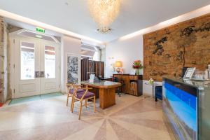 a room with a desk and a table and chairs at Lisboa Prata Boutique Hotel in Lisbon