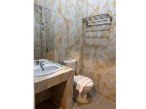 a bathroom with a sink and a toilet at GRAND PANDAN HOTEL in Halangan