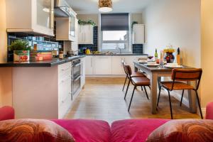 Kuchyň nebo kuchyňský kout v ubytování Albert Road Apartments Flat 2