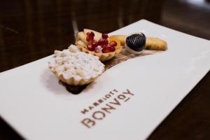 Comida en o cerca de este hotel
