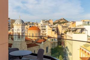Vista generica su Atene o vista sulla città dall'interno dell'hotel