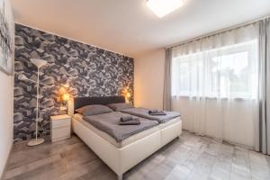 Postel nebo postele na pokoji v ubytování Holiday House Adonis