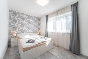 Postel nebo postele na pokoji v ubytování Holiday House Adonis