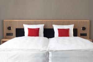 Postel nebo postele na pokoji v ubytování Tailormade Hotel BAB Bachenbülach