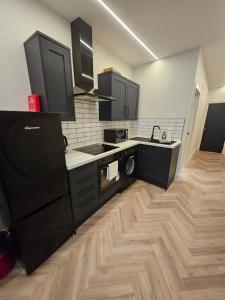 Dapur atau dapur kecil di Stunning City Center Prime Location Flat - TV in every bedroom