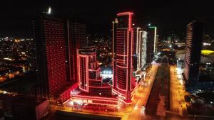נוף כללי של באטומי או נוף של העיר שצולם ממלון הדירות