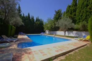 Der Swimmingpool an oder in der Nähe von Holiday Home La Cartuja