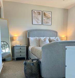 a bedroom with a bed and a dresser and a mirror at Central, Cosy & Stylish Home with Large Garden, Bournemouth in Bournemouth