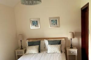 A bed or beds in a room at Baytree Farmhouse