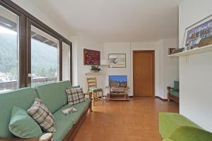 Posezení v ubytování iFlat Madonna di Campiglio Alpino Orange