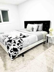 Posteľ alebo postele v izbe v ubytovaní Comfortable Fam-Friendly 4-Bdm Home/Orchards/PRKNG