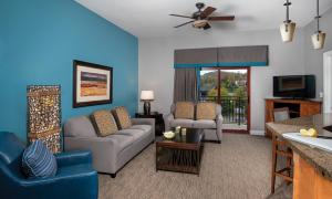 TV/trung tâm giải trí tại Great Smokies Lodge Resort 2BR