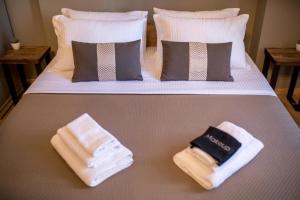 เตียงในห้องที่ City Loft 6 (Stamatina's Luxury Apartments)