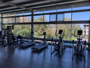 a gym with a bunch of exercise bikes in a room at Modernidad en un Oasis Verde in Santa Ana