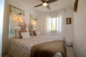 a bedroom with a bed and a ceiling fan at Casa la Pajarera in Ciudad Quesada