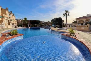 a large blue swimming pool in a resort at Casa la Pajarera in Ciudad Quesada