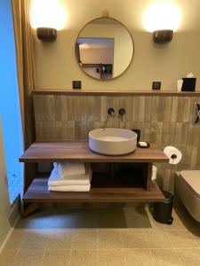 Koupelna v ubytování Hôtel L'Adresse - Entièrement rénové + 37 fotografií