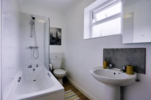 a bathroom with a sink and a tub and a toilet at The best flat on the street - Three minutes walk from the beach in Southend-on-Sea