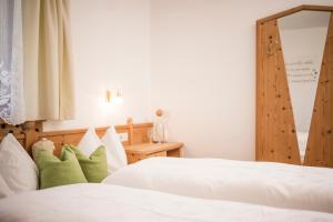 Postel nebo postele na pokoji v ubytování Boutique Pension Erlacher - Adults Only