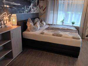 Postel nebo postele na pokoji v ubytování Moderne Wohnung in ruhiger Lage