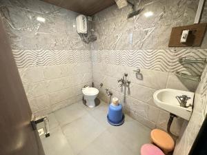 Koupelna v ubytování Chirag Banglow 2BHK + 5 fotografií