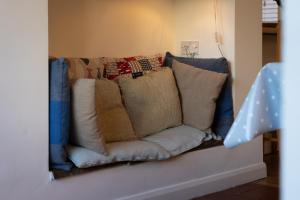 Area soggiorno di Ruby Cottage - Beachside Cottage with Views