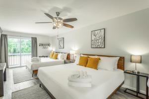 a bedroom with two beds and a living room at 02 The Wright Suite - A PMI Scenic City Vacation Rental in Chattanooga