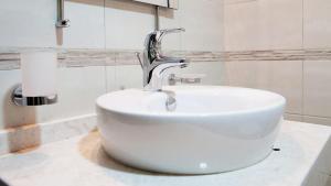 Bilik mandi di Guided Hospitality - Luxury Accommodations