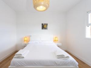 Łóżko lub łóżka w pokoju w obiekcie Live Tata Casa con jardin y vistas