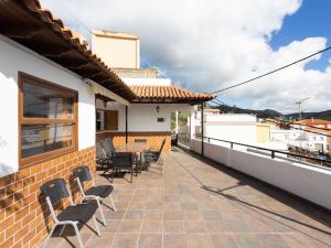 Balkon lub taras w obiekcie Live Tata Casa con jardin y vistas